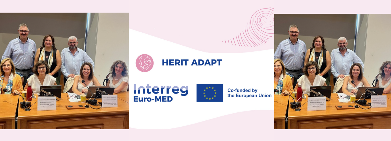 aparece una imagen del evento celebrado y el título del proyecto Herit adapt así como la convocatoria Interreg Euro Med en tonos azules y un adorno de fondo de tono rosáceo pálido