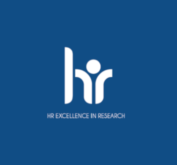 Aparece una imagen con fondo azul que muestra un logotipo en blanco, el distintivo HR Excellence in Research, un sello otorgado por la Comisión Europea que reconoce buenas prácticas en recursos humanos para investigadores.