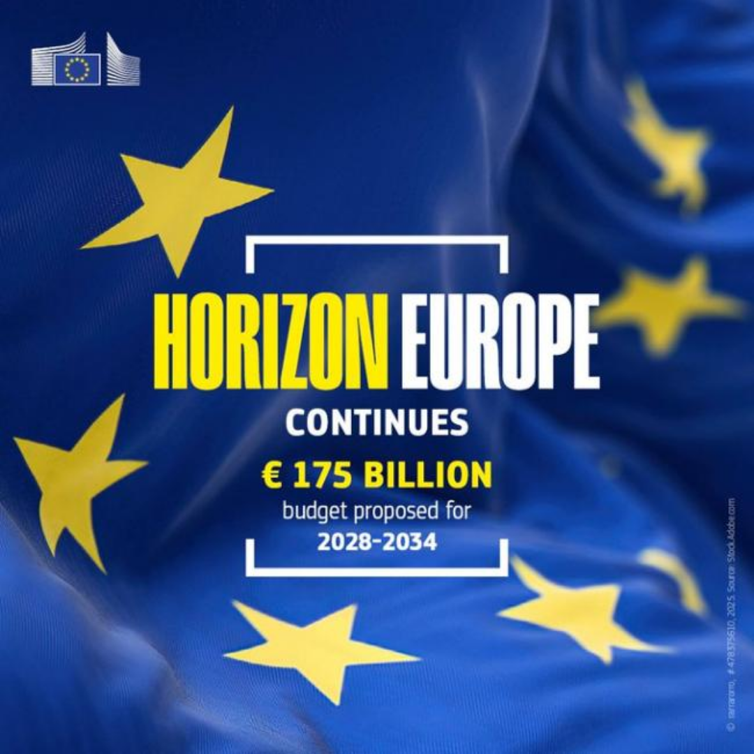 Aparece una imagen en la que se muestra la bandera de la UE . Sobre ella aparece escrito "HORIZON EUROPE CONTINUES 175 BILLION BUDGET PROPOSED FOR 2028 - 2034"